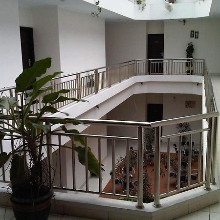 Hotel Lucky Inn Манадо Екстер'єр фото
