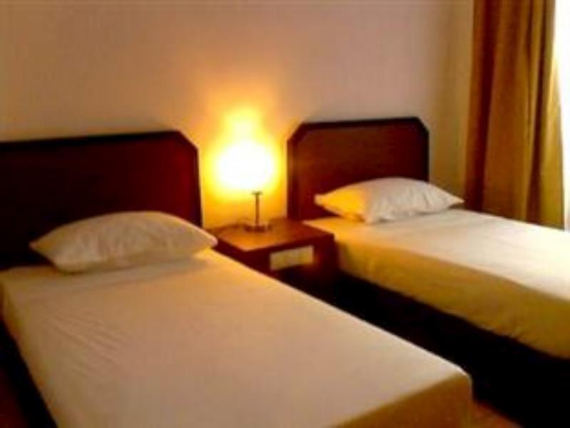 Hotel Lucky Inn Манадо Екстер'єр фото