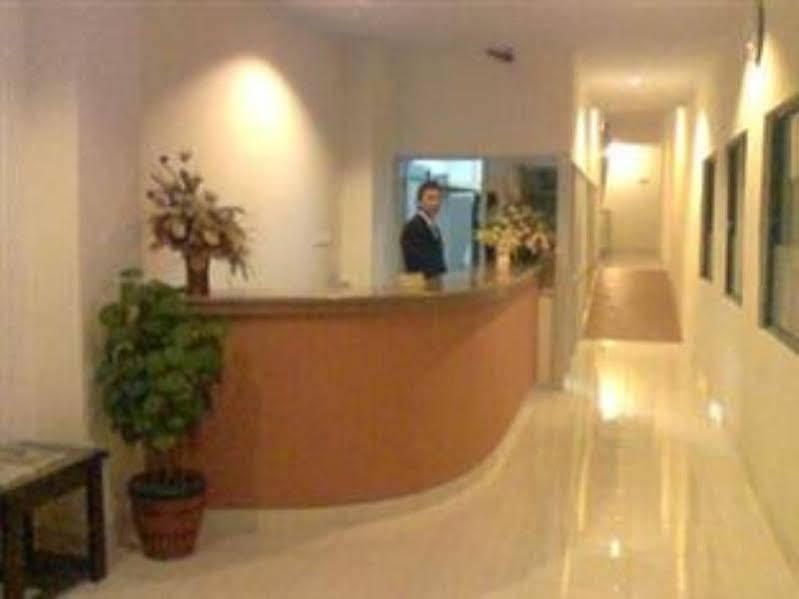 Hotel Lucky Inn Манадо Екстер'єр фото